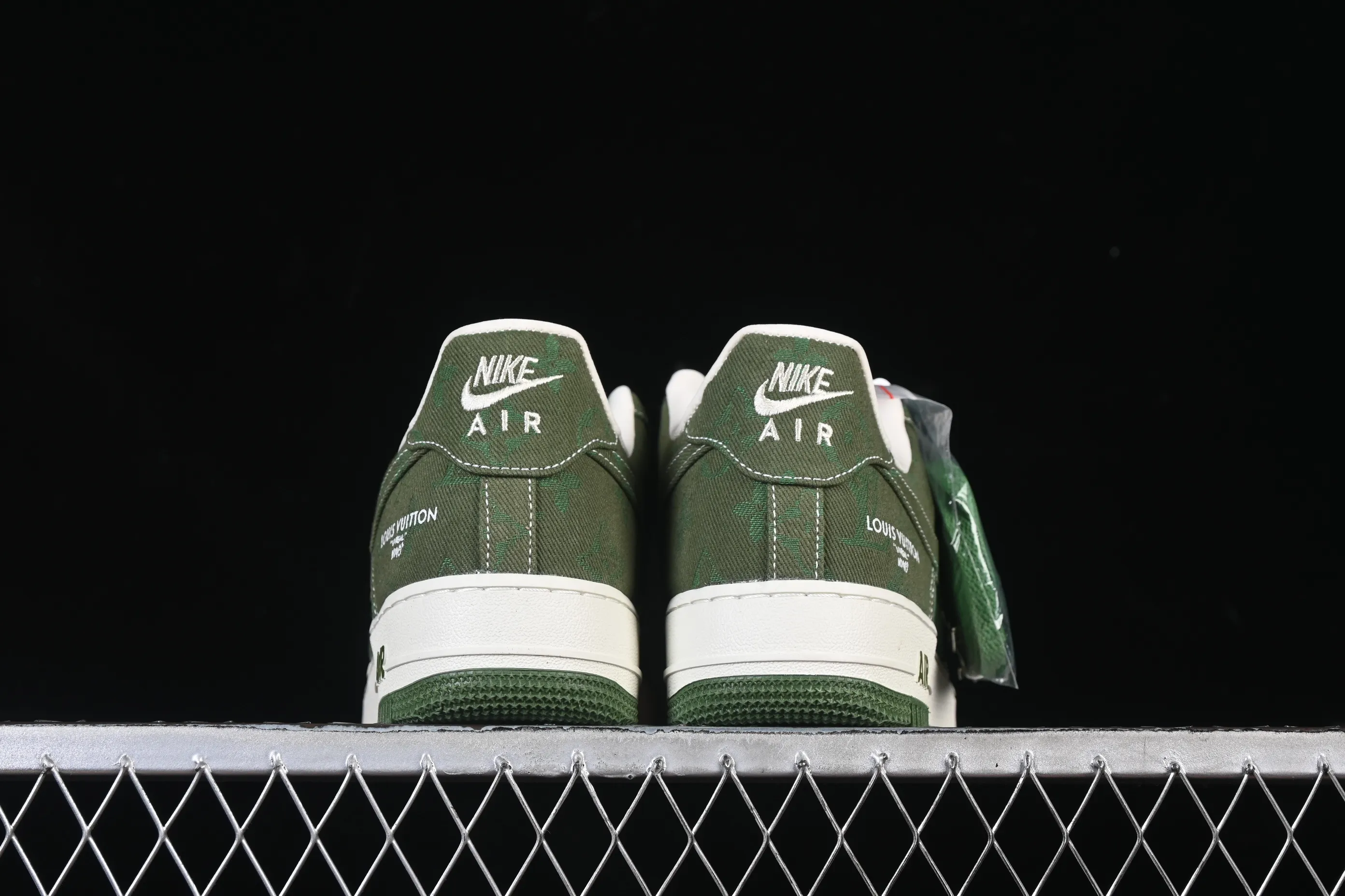 All categories Nk Air Force 1 Air Force series Nk Air Force 1 Low Air Force low top Nike Air Force 1'07 Low joint light green dark green Air Force 1 low top casual sneakers YF9511-822
